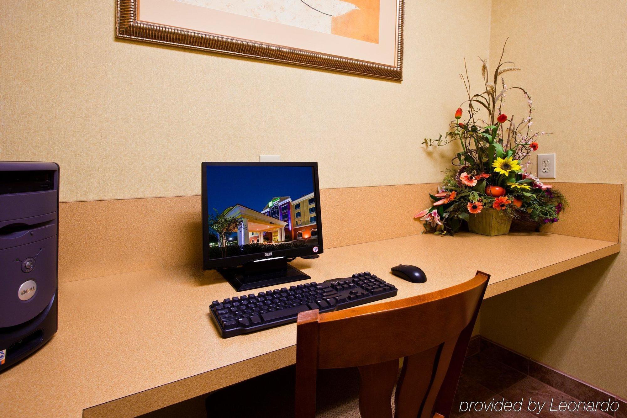 Holiday Inn Express Hotel & Suites Tampa-Fairgrounds-Casino By Ihg Mango Kemudahan gambar